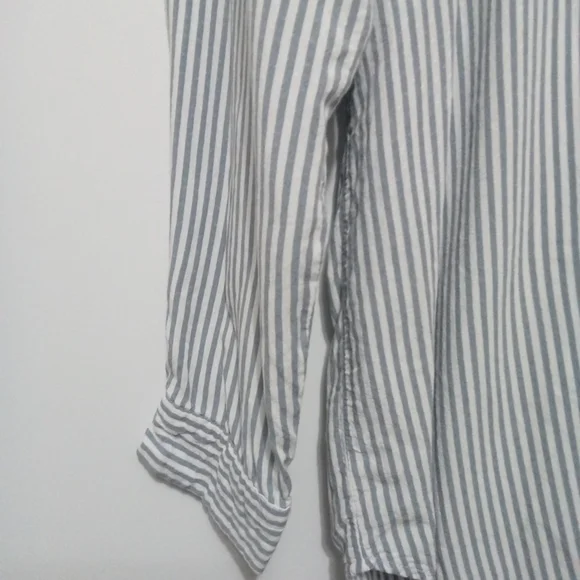 Bobeau Gray & White Vertical Stripe Button-Down Blouse Shirt Size L - Picture 4 of 10